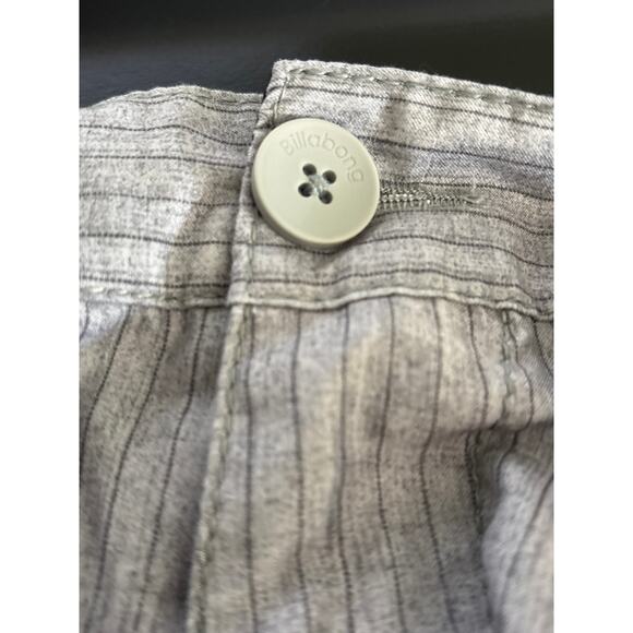 Billabong Men's Size 38 Gray Vertical Stripe Casual Walking Beach Summer Shorts - Picture 3 of 9